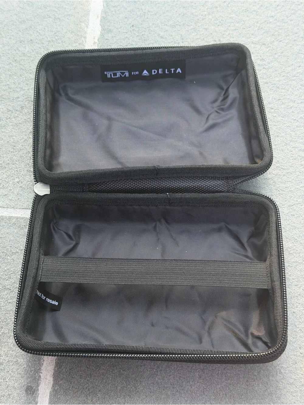 Tumi Black Glossy Hard-Shell Travel Case 6.5X5